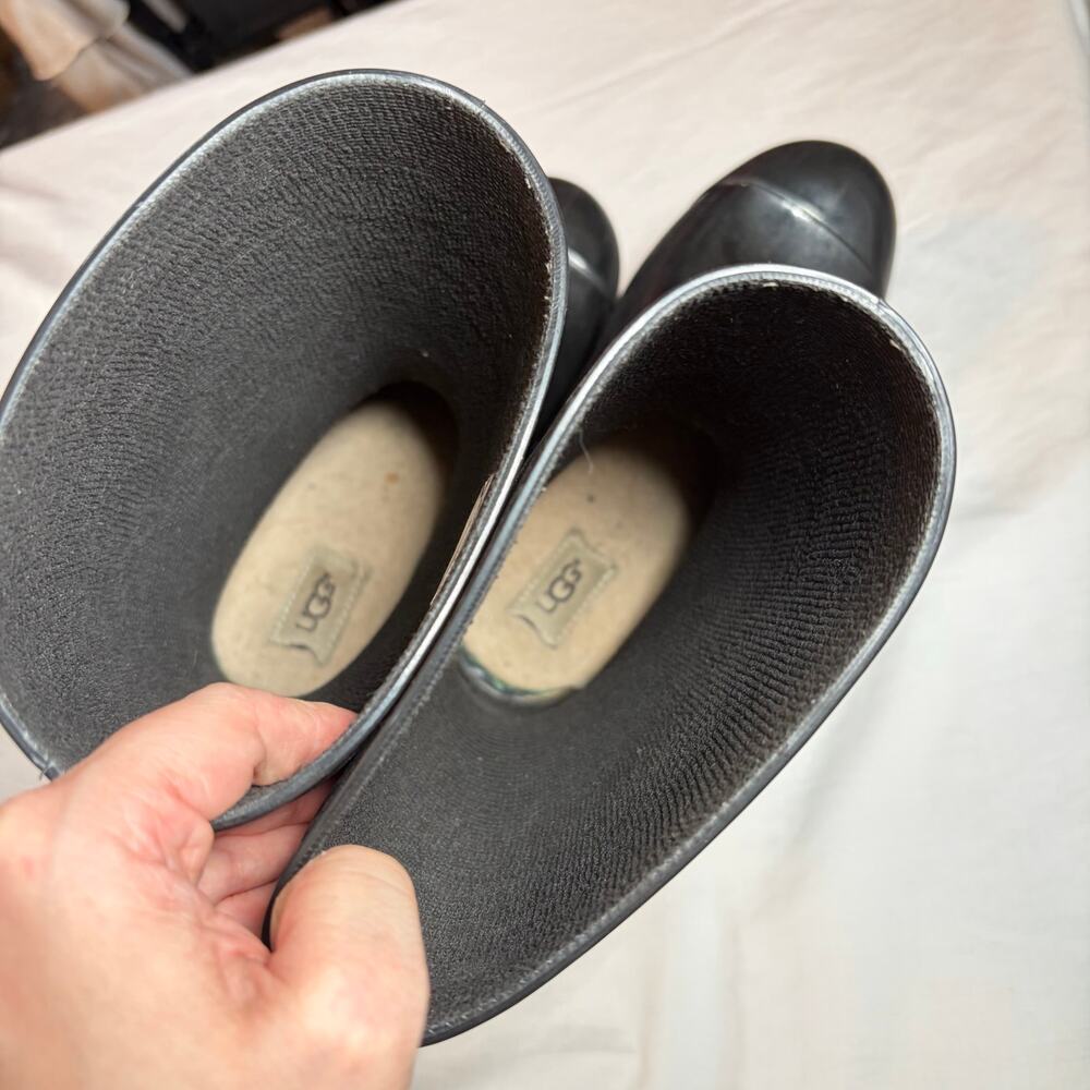 UGG Girls Raana black mid calf rain boots.  Waterproof.  Size 4. - Picture 3 of 8